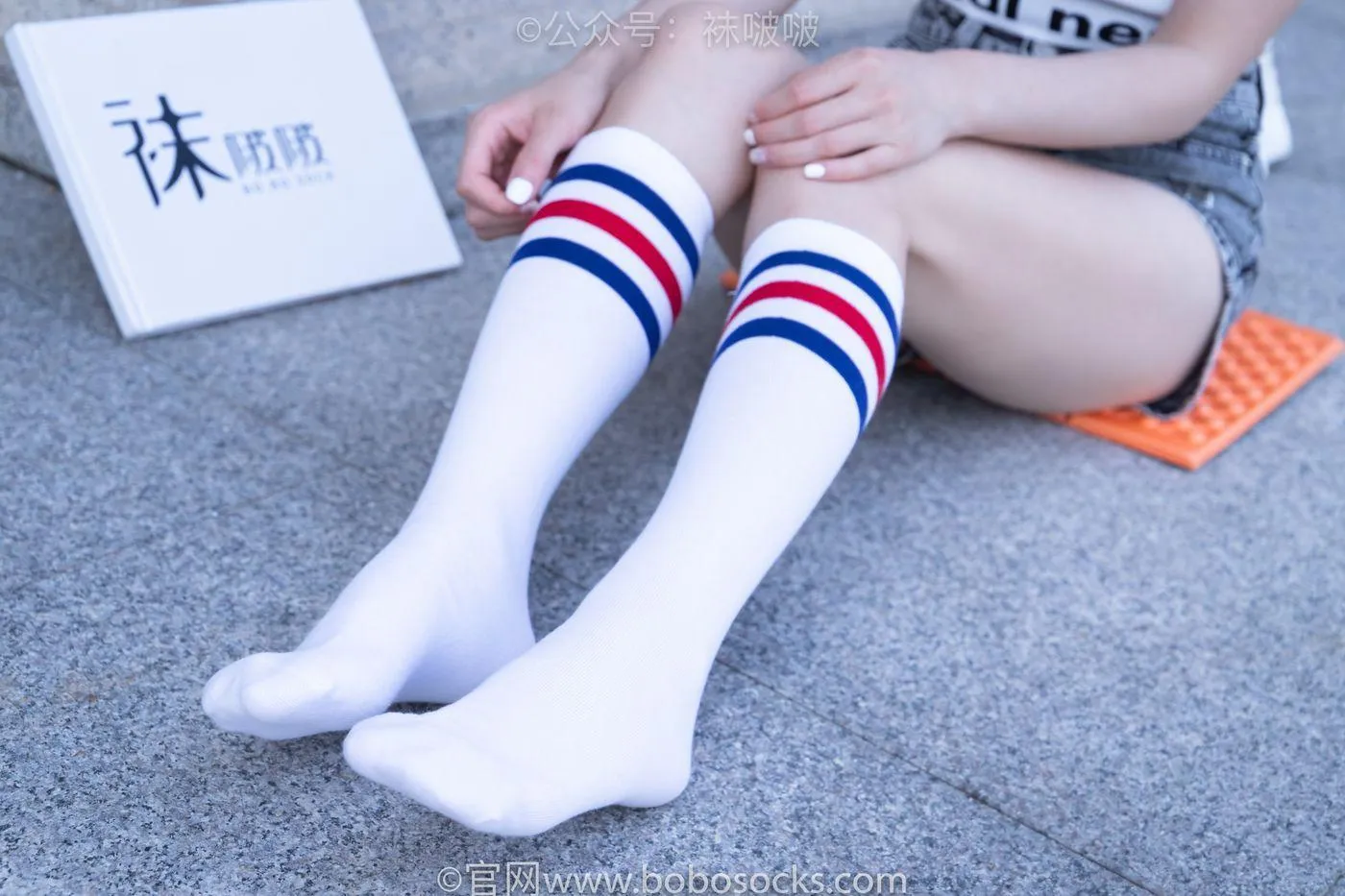 [BoBoSocks袜啵啵]NO.006 小米-运动鞋、白色小腿袜、裸足 [130P]插图5